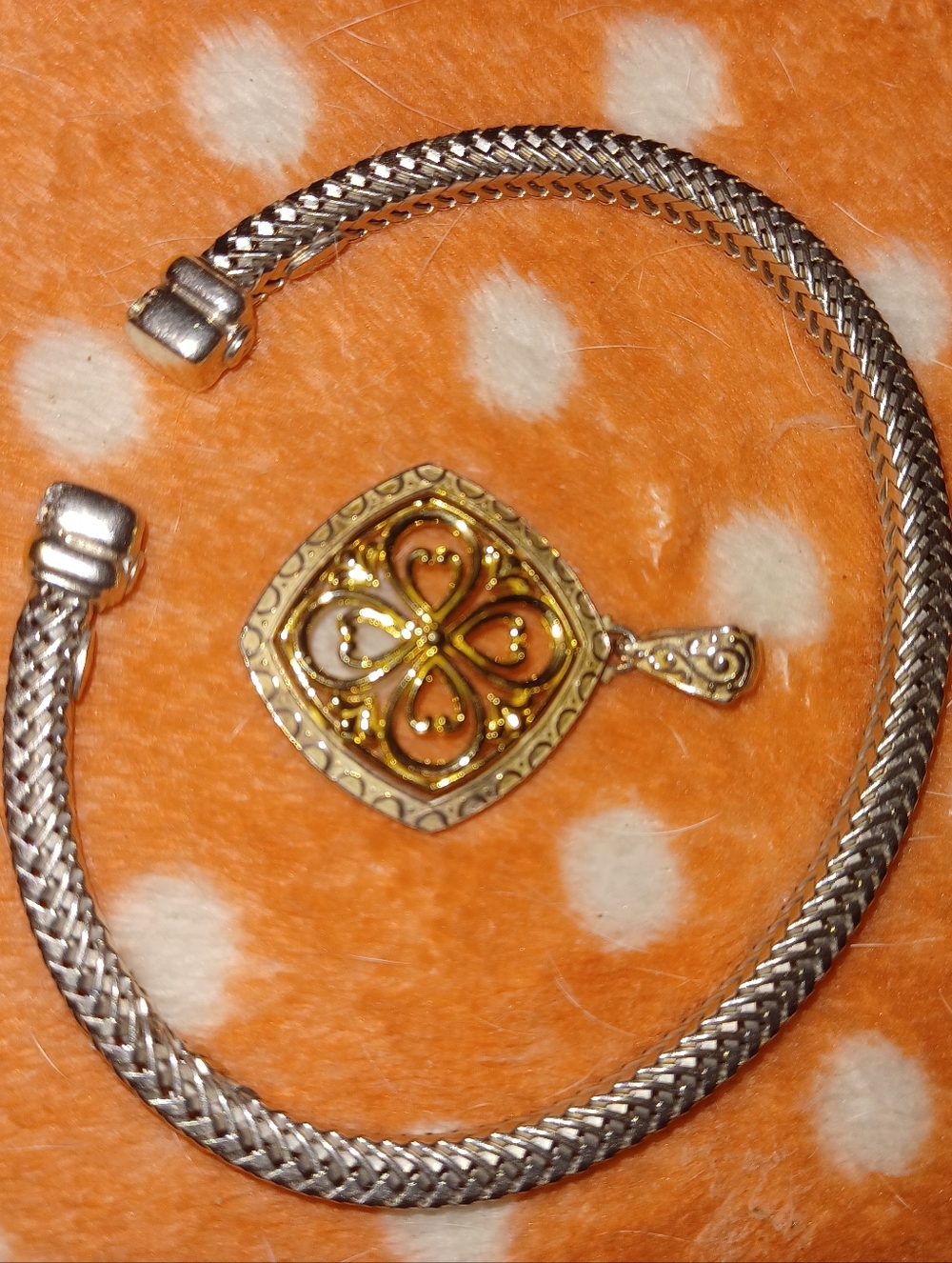 Gold-Tone Filigree Clover Pendant Necklace - Women Jewelry